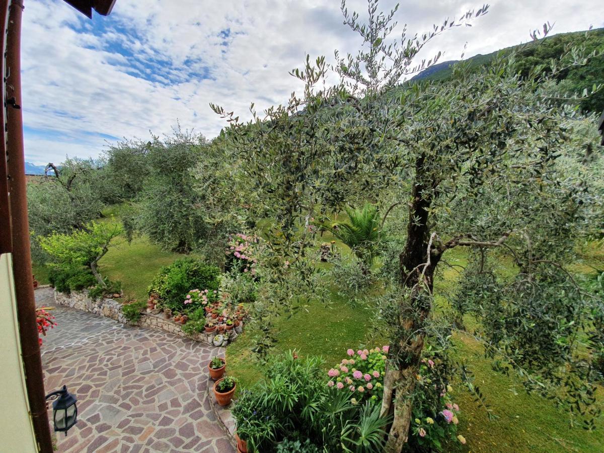 Casa Valenti Apartment Brenzone sul Garda Luaran gambar