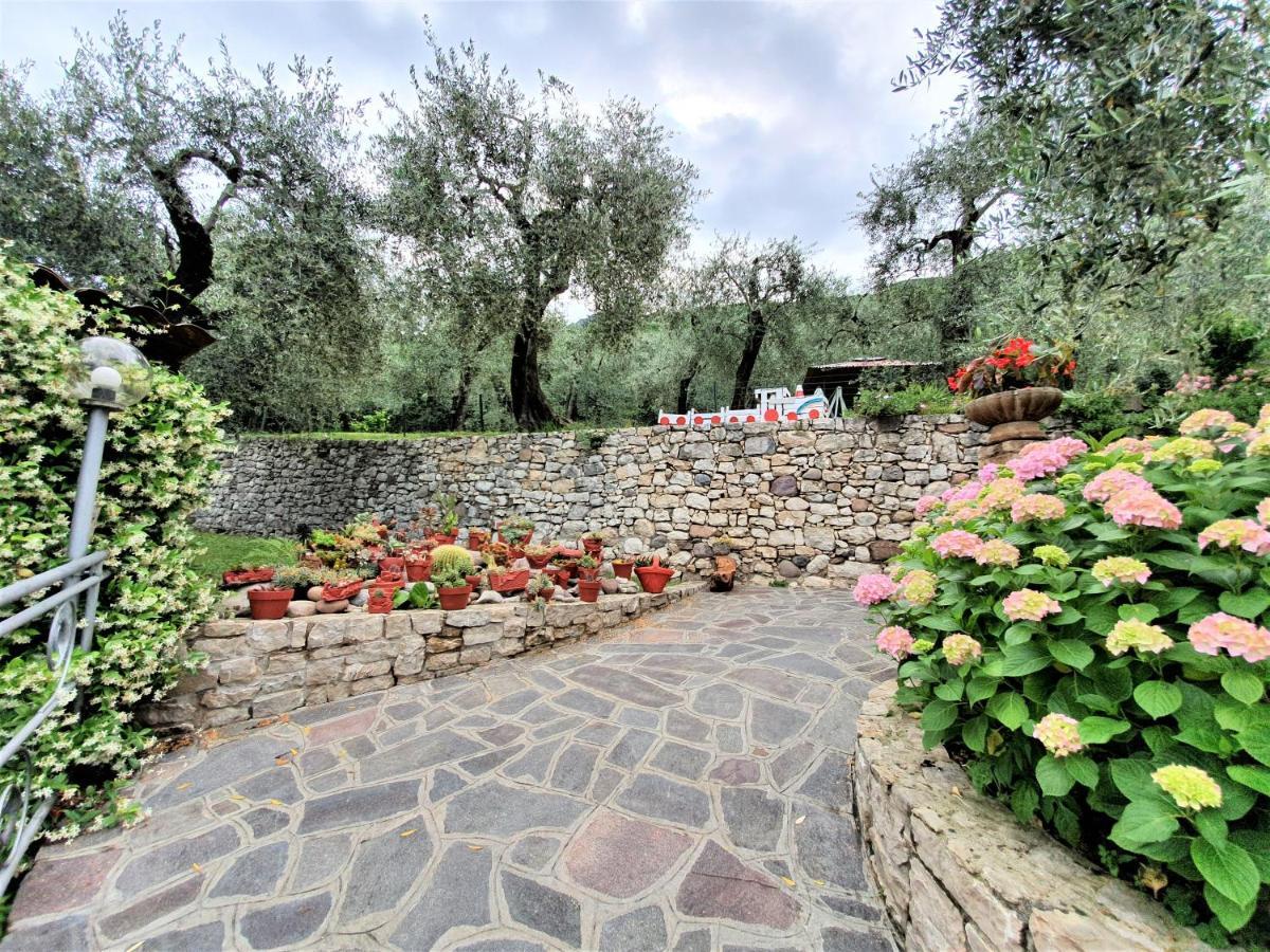 Casa Valenti Apartment Brenzone sul Garda Luaran gambar