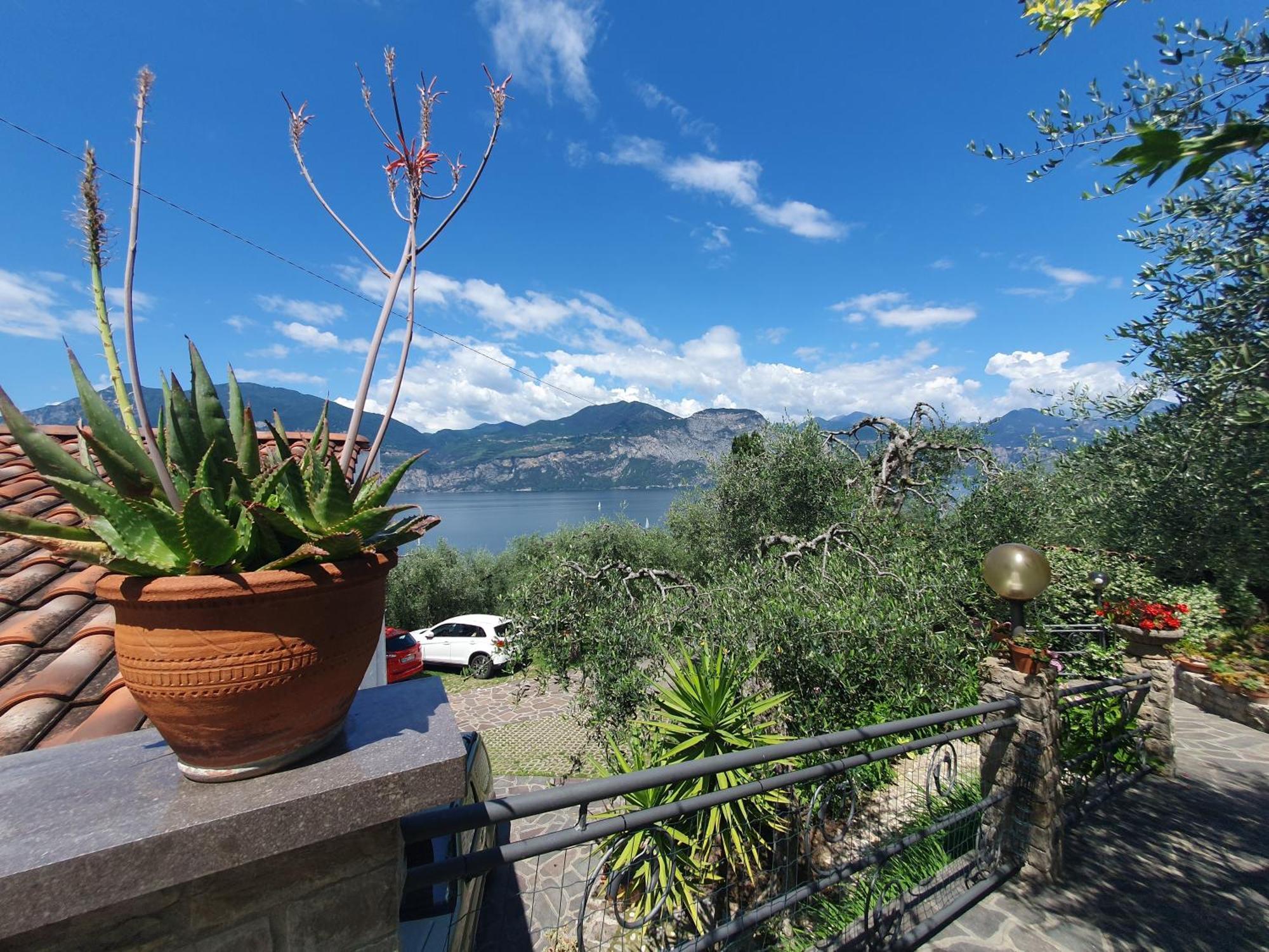 Casa Valenti Apartment Brenzone sul Garda Luaran gambar