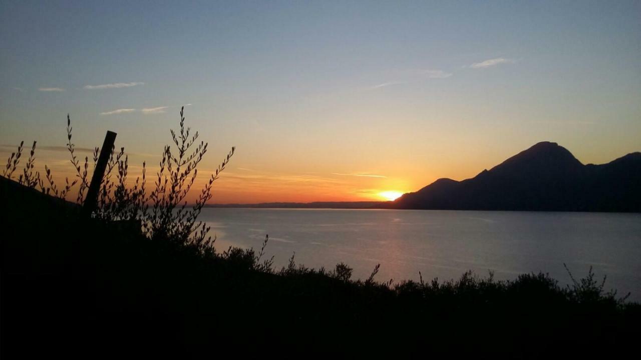 Casa Valenti Apartment Brenzone sul Garda Luaran gambar
